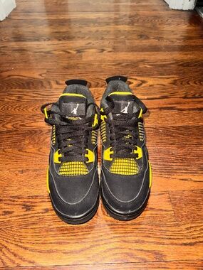 Jordan 4 Retro Thunder (2023)